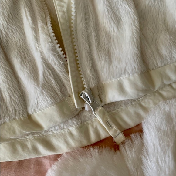 The Children’s Place -Girls 4T Furry Jacket & Fur Gloves -Size 4T - Picture 7 of 7